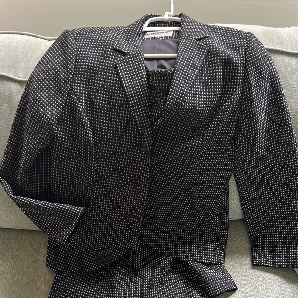 Kasper Black and White Blazer with Geometric Pattern